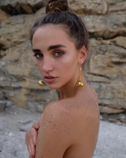 Проститутка Нона